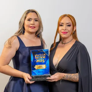 LUANA CARVALHO: 1° LUGAR - CABELEIREIRA (CORTE FEMININO)