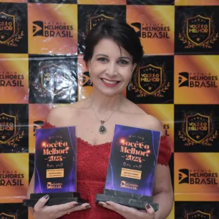 ANA PAULA RAMOS: 1° LUGAR DENTISTA (DENTÍSTICA) / 1° LUGAR DENTISTA (ORTODONTISTA)