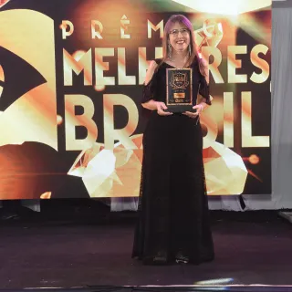 CLAUDINHA: 1° LUGAR PROFESSORA DE PORTUGUÊS 