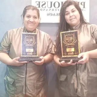 MELINHA: 1° LUGAR BANHO E TOSA / 1° LUGAR PET SHOP