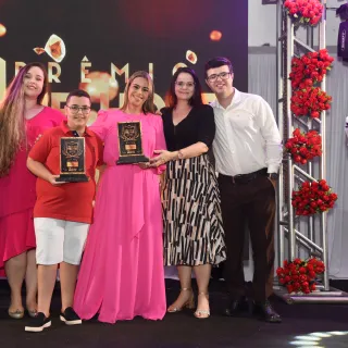 CCAA: 1° LUGAR ESCOLA DE IDIOMAS / QUEILA OLEGÁRIO: 1° LUGAR  PROFESSORA DE LINGUAS ESTRANGEIRAS