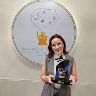CRISTIANE SILVEIRA E OLIVEIRA: 1° LUGAR TERAPEUTA OCUPACIONAL