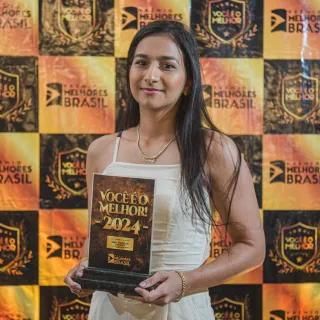 DRA. ISABELLA LADEIRA: 1° LUGAR VETERINÁRIA DE ANIMAIS PEQUENO PORTE 