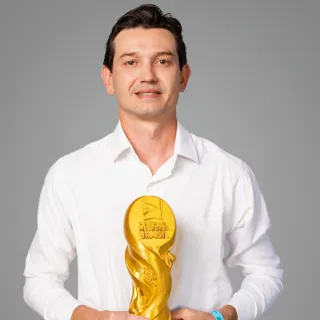 JHONY OLIVEIRA: 1° LUGAR BIOMÉDICO / INSTITUTO SER: 1° LUGAR HARMONIZAÇÃO FACIAL