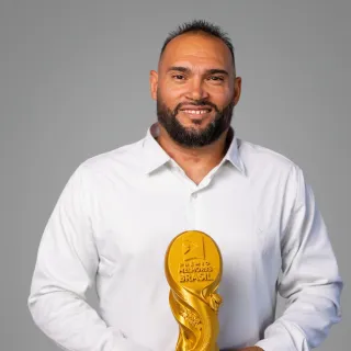 VANDEIR MOTA: 1° LUGAR TÉCNICO EM SEGURANÇA DO TRABALHO / 1° LUGAR AUXILIAR DE SERVIÇOS GERAIS ESCOLAR